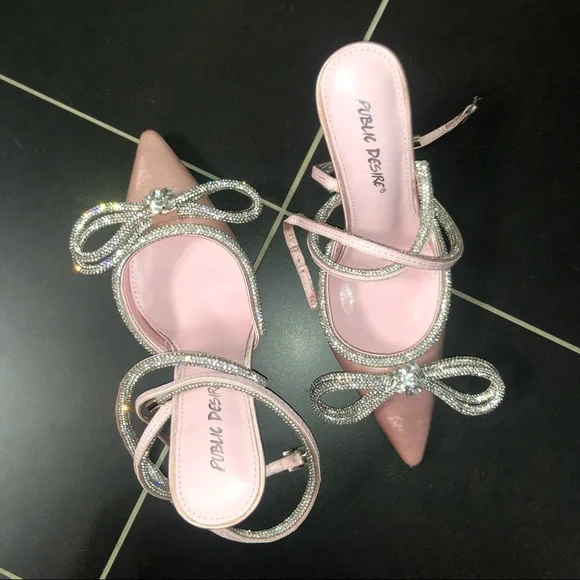 Bow heels - Picture 4 of 9